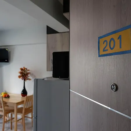 Pomegranate Апарт-отель Каламата